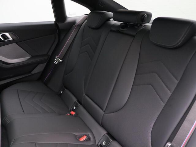 BMW 2-SERIE Gran Coupé 220 M Sportpakket Pro | Premium Pack | Stuurwielrand Verwarmd | Panoramadak | Driving Assistant | Harman Kardon | 18''