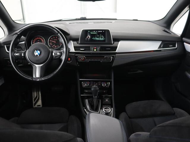 BMW 2-SERIE Active Tourer 218i M Sport | 79.800km NAP | Full LED | Sportstoelen | Navigatie | Parkeerhulp | Climate control | 17'' | Bluetooth | Cruise control