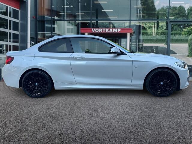 BMW 2-SERIE 218i M-PAKKET NAVI/LEDER/CRUISE/PDC/STOELVERW