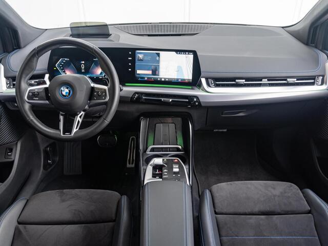 BMW 2-SERIE Active Tourer 225e xDrive | M Sportpakket | Innovation Pack | Comfort Access | Head-Up Display | Driving Assistant Plus | 17''