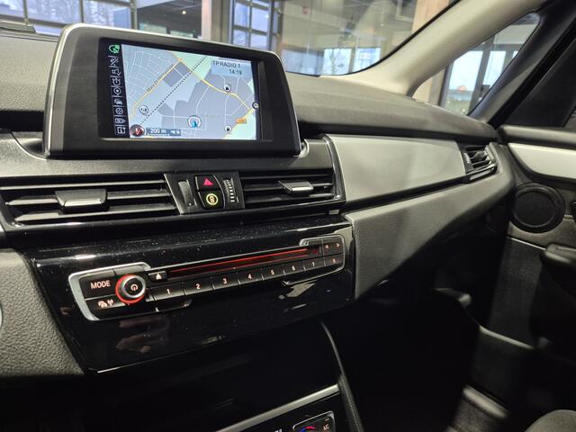 BMW 2-SERIE Active Tourer 218i Centennial Executive Navi | Sensoren | Trekhaak | Clima