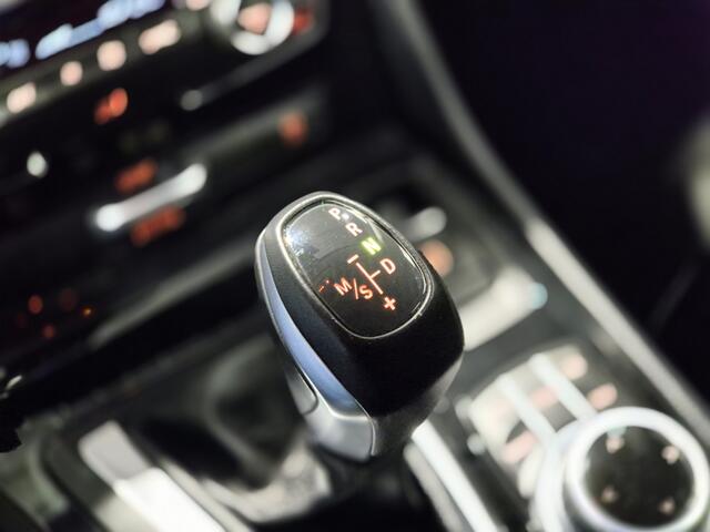 BMW 2-SERIE Active Tourer 218i Centennial Executive Navi | Sensoren | Trekhaak | Clima