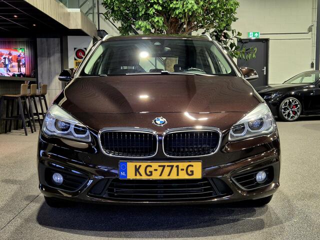 BMW 2-SERIE Active Tourer 218i Centennial Executive Navi | Sensoren | Trekhaak | Clima