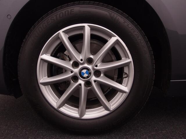 BMW 2-SERIE Active Tourer 216i Centennial High Executive TREKHAAK / STOELVERW / NAVI / CLIMA / PDC / FULL LED / NL-AUTO