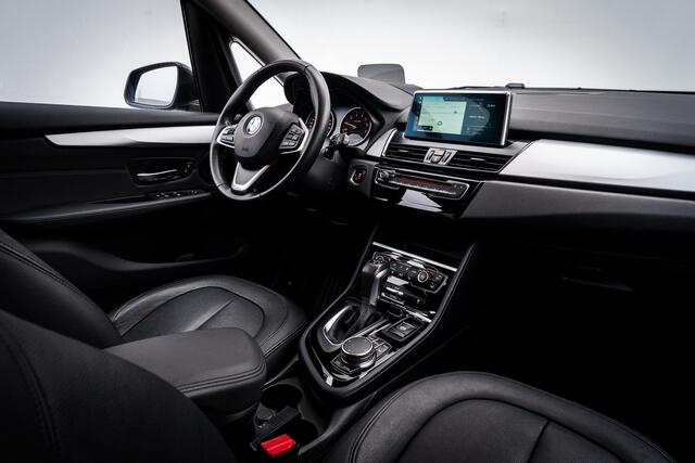 BMW 2-SERIE Active Tourer 218i 136 PK High Executive | Automaat | 1 e Eign | 57..000 KM | | Leder 'Dakota'| Clima | Navi | Pdc | Led | Head-Up Display |