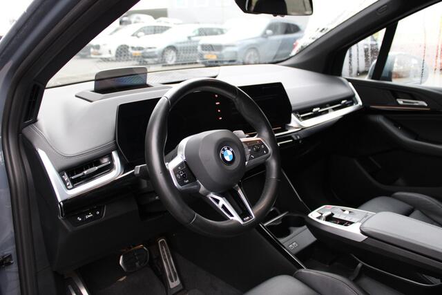 BMW 2-SERIE Active Tourer 218i M Sport Automaat / Panoramadak / Sportstoelen / M Adaptief onderstel / Comfort Access / Stuurverwarming / Adaptieve LED / Parking Assistant Plus / Head-Up