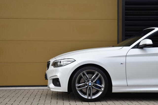 BMW 2-SERIE Cabrio 220i High Executive * M-sportpakket * LCI * Hifi * Adaptief LED *