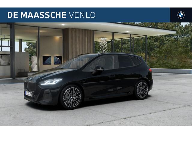 BMW 2-SERIE Active Tourer 225e xDrive High Executive M Sport Automaat / Panoramadak / Trekhaak / Sportstoelen / Head-Up / Adaptieve LED / M Adaptief onderstel / Parking Assistant Plus / Stuurverwarming
