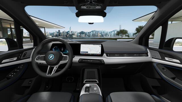 BMW 2-SERIE Active Tourer 225e xDrive High Executive M Sport Automaat / Panoramadak / Trekhaak / Sportstoelen / Head-Up / Adaptieve LED / M Adaptief onderstel / Parking Assistant Plus / Stuurverwarming