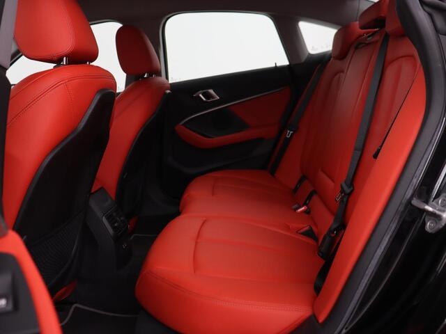 BMW 2-SERIE Gran Coupé 220i High Executive | Head-Up | Adaptive cruise | Leder | Camera | Stoelverwarming | Sportstoelen | Luxury Line | Carplay | Live Cockpit | Navigatie | Park Assist | Full LED