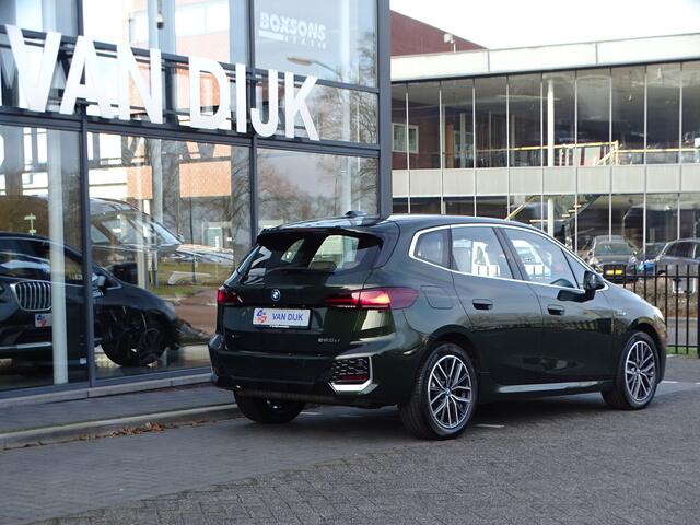 BMW 2-SERIE Active Tourer 225e xDrive M Sportpakket Ada. M-onderstel DAB Sportstoelen Parkeerhulpsysteem 18''LM Velgen
