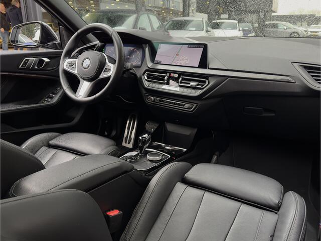 BMW 2-SERIE Gran Coupé 220i AUT7 M-SPORT PANODAK SPORTLEDER NAVI CAMERA DIGI-DASH APPLE-CARPLAY LED LMV PDC