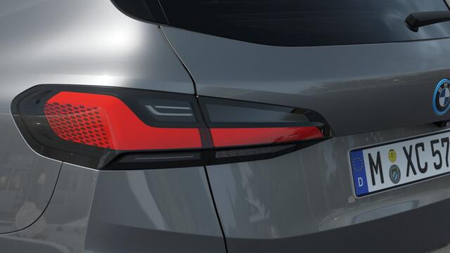 BMW 2-SERIE Active Tourer 225e xDrive High Executive M Sport Automaat / Trekhaak / Sportstoelen / Head-Up / M Adaptief onderstel / Adaptieve LED / Parking Assistant Plus / Comfort Access