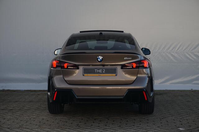 BMW 2-SERIE Gran Coupé 220 M Sportpakket Pro 19'' / Panoramadak / Harman Kardon / Head-Up Display / Driving Assistant Plus