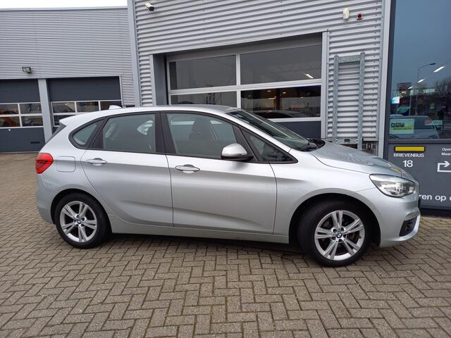 BMW 2-SERIE Active Tourer 218i High Executive - LED - PDC VOOR/ACHTER - TREKHAAK - CLIMATE - ELEK KLEP - CRUISE