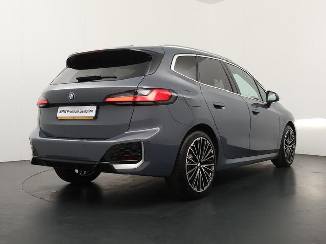 BMW 2-SERIE Active Tourer 220i | M Sportpakket | Pano | Comfort Acces | Elektrisch verwarmde voorstoelen