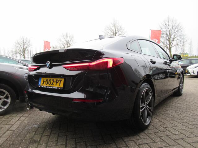 BMW 2-SERIE Gran Coupé 218i High Executive | Clima-Airco | Carplay | Parkeercamera | Head Up Display | Stuur/Stoelverwarming | Trekhaak | LED Dagrijverlichting |