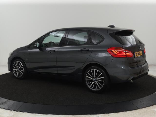 BMW 2-SERIE Active Tourer 220i Sport Line | Camera | Sportstoelen | Full LED | Navigatie | Park Assist | 18'' | Climate control | Bluetooth | Cruise control