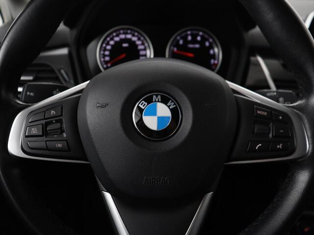 BMW 2-SERIE Active Tourer 220i Sport Line | Camera | Sportstoelen | Full LED | Navigatie | Park Assist | 18'' | Climate control | Bluetooth | Cruise control