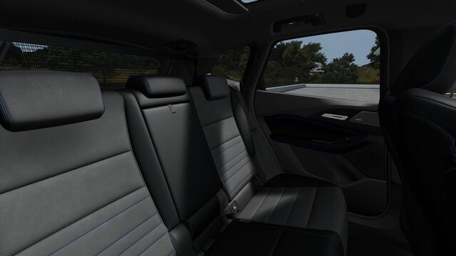 BMW 2-SERIE Active Tourer 225e xDrive High Executive M Sport Automaat / Panoramadak / Trekhaak / Sportstoelen / Adaptieve LED / M Adaptief onderstel / Head-Up / Parking Assistant Plus