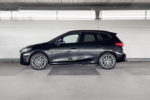 BMW 2-SERIE Active Tourer 225e xDrive | Selections | Stuurwielrand verwarmd | Glazen panoramadak