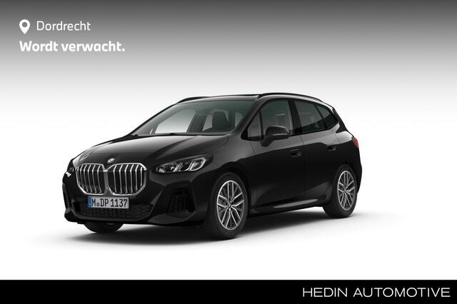 BMW 2-SERIE Active Tourer 223i M-Sport / Trekhaak / Driving Assistant Plus / Glazen Panoramadak / Getint Glas