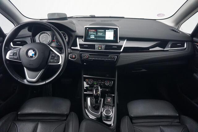 BMW 2-SERIE Active Tourer 218i Sport Line | Head-Up Display / HIFI / Parking Pack / Stoelverwarming / Cruise Control / Elektrische achterklep