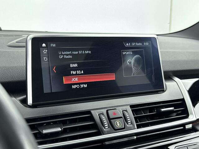 BMW 2-SERIE Active Tourer 218i Corporate Lease High Executive 140Pk | Navigatie | Parkeersensoren Voor & Achter | Achteruitrijcamera | Schuif-Kanteldak | Lederen Bekleding | Climate Control | Trekhaak | Stoelverwarming |