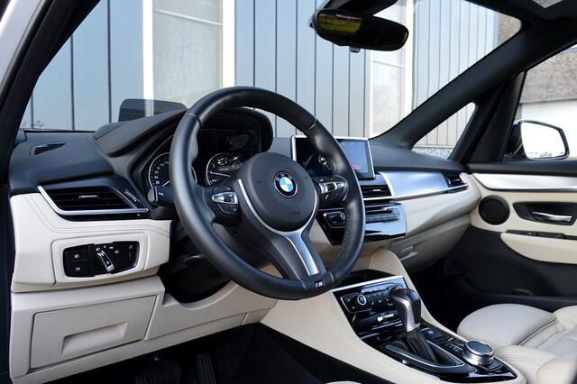 BMW 2-SERIE Active Tourer 218i M-Sport Rijklaarprijs-Garantie Navigatie Leder sport interieur Led Airco Head-Up