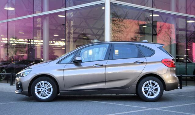 BMW 2-SERIE Active Tourer 220i Executive Automaat / Sportstoelen / LED / Cruise Control / PDC / Elek. achterklep / Navigatie