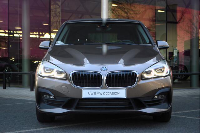 BMW 2-SERIE Active Tourer 220i Executive Automaat / Sportstoelen / LED / Cruise Control / PDC / Elek. achterklep / Navigatie