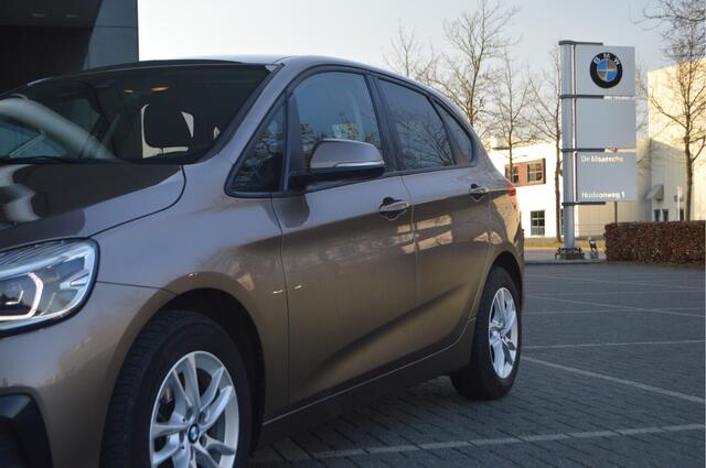 BMW 2-SERIE Active Tourer 220i Executive Automaat / Sportstoelen / LED / Cruise Control / PDC / Elek. achterklep / Navigatie