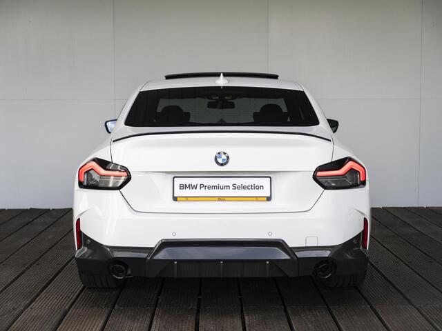BMW 2-SERIE Coupé 220i | High Executive | M Sportpakket Pro | Schuif-/kanteldak | Laserlicht | Stoelverwarming | 19''