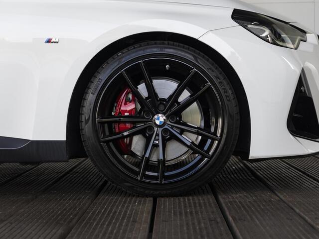 BMW 2-SERIE Coupé 220i | High Executive | M Sportpakket Pro | Schuif-/kanteldak | Laserlicht | Stoelverwarming | 19''