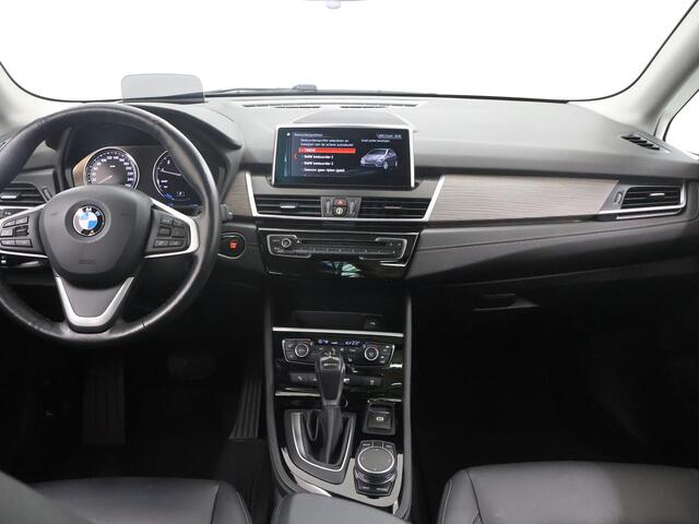 BMW 2-SERIE Active Tourer 225xe iPerformance High Executive | HUD | Lederen Interieur | Groot Navigatie | DAB | Camera | Stoelverwarming | Panoramadak | Harman/Kardon | BMW LED | Ele. kofferdeksel |