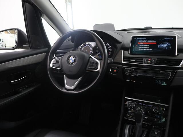 BMW 2-SERIE Active Tourer 225xe iPerformance High Executive | HUD | Lederen Interieur | Groot Navigatie | DAB | Camera | Stoelverwarming | Panoramadak | Harman/Kardon | BMW LED | Ele. kofferdeksel |