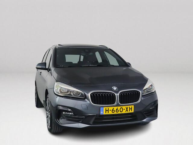 BMW 2-SERIE Active Tourer 218i Executive Edition | Panoramadak | Parkeercamera | Stoelverwarming | Head-up Display |