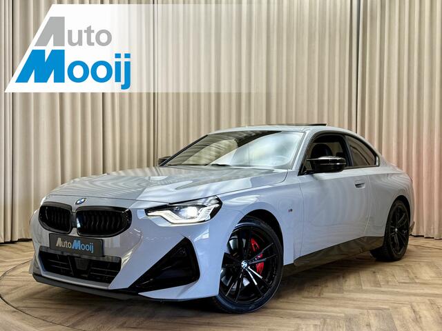 BMW 2-SERIE Coupé M240i xDrive *Brooklyn Grey* Schuif-/Kanteldak HUD / Harman/Kardon / Stuurverwarming / Keyless / Carplay / Camera / Leder / Cruise / 19'' LMV