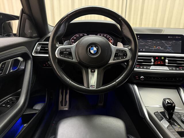BMW 2-SERIE Coupé M240i xDrive *Brooklyn Grey* Schuif-/Kanteldak HUD / Harman/Kardon / Stuurverwarming / Keyless / Carplay / Camera / Leder / Cruise / 19'' LMV