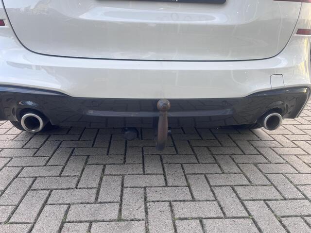 BMW 2-SERIE Active Tourer 220i High Executive Launch Edition Panorama dak|192 Pk| Trekhaak| Headup|Automaat| zeer nette auto!!