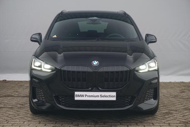 BMW 2-SERIE Active Tourer 218i M Sport | Trekhaak / Panoramadak / Driving Assistant / Comfort Access / Stoel & Stuurwielverwarming