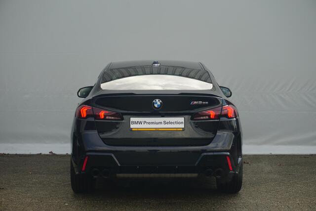 BMW 2-SERIE Gran Coupé M235 xDrive | Driving Assistant Professional / Head-up / Rondomzicht Camera's / M sportstoelen / Elektrische Stoelen + Memory