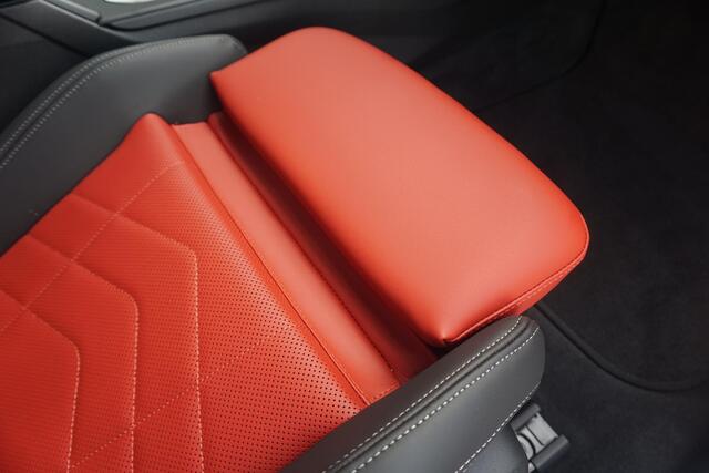 BMW 2-SERIE Gran Coupé M235 xDrive | Driving Assistant Professional / Head-up / Rondomzicht Camera's / M sportstoelen / Elektrische Stoelen + Memory