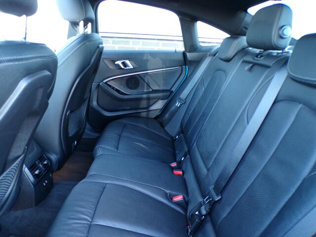 BMW 2-SERIE Gran Coupé 220i Business Edition Plus, Carplay + Android Auto / Full LED. / Elektr. Schuifdak / Camera + Sensoren / Keyless / 18'' LMV