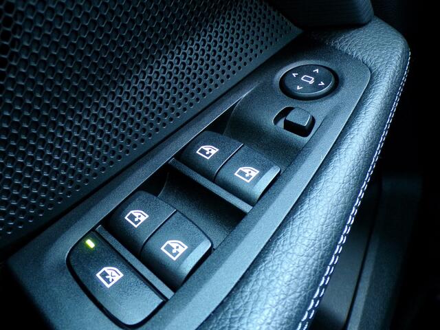 BMW 2-SERIE Gran Coupé 220i Business Edition Plus, Carplay + Android Auto / Full LED. / Elektr. Schuifdak / Camera + Sensoren / Keyless / 18'' LMV