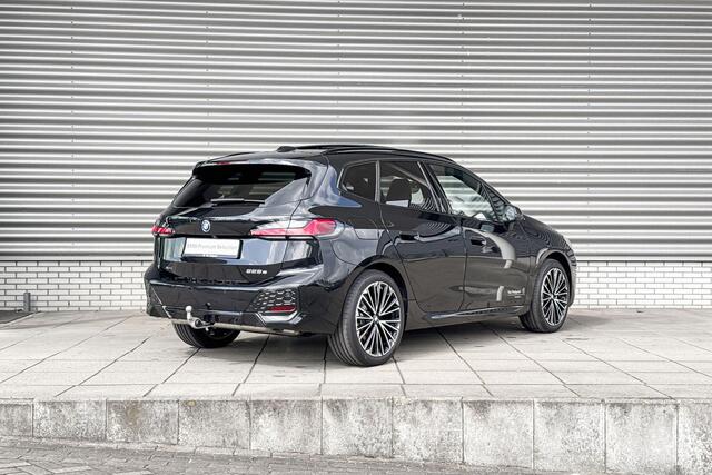 BMW 2-SERIE Active Tourer 225e xDrive | M Sportpakket | Premium Pack | Comfort Pack | Travel Pack | Trekhaak | Huisselectie
