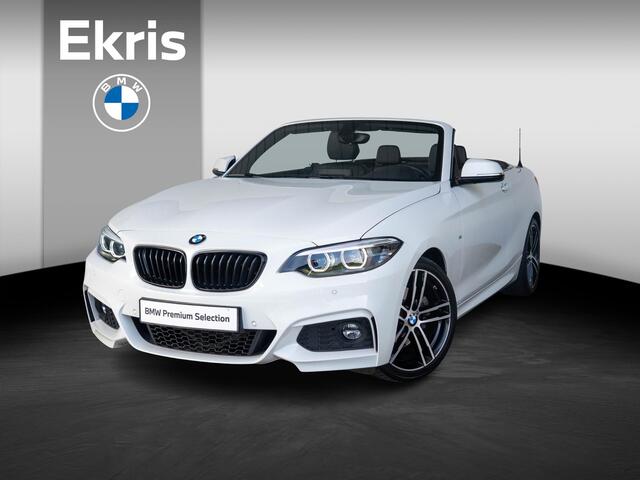 BMW 2-SERIE Cabrio 220i | High Executive | M Sportpakket | Stuurwielrand Verwarmd | Achteruitrijcamera | Stoelverwarming | Sportstoelen | 18''