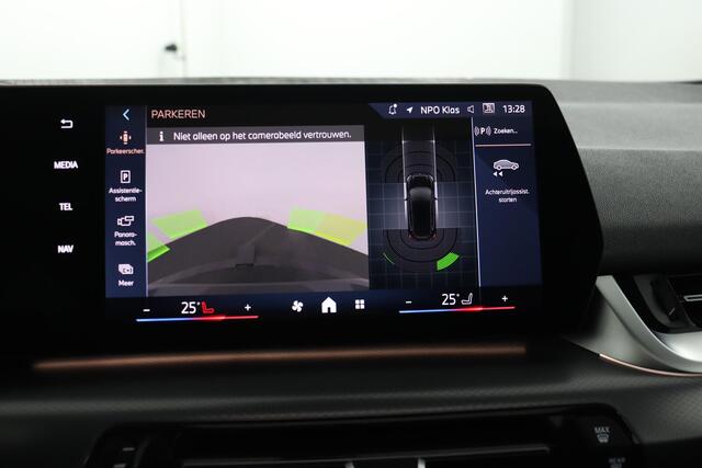 BMW 2-SERIE Active Tourer 225e xDrive | M Sportpakket | Harman-Kardon | Trekhaak | elektrisch glazen panorama-dak |