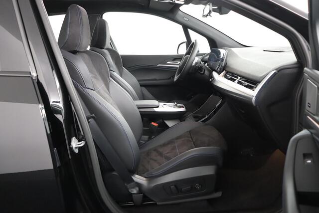 BMW 2-SERIE Active Tourer 225e xDrive | M Sportpakket | Harman-Kardon | Trekhaak | elektrisch glazen panorama-dak |