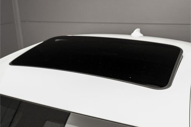 BMW 2-SERIE Coupé 220i High Ex M-Sport Schuifdak M-Performance H/K Trekhaak